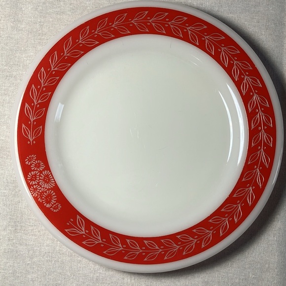 Vintage Laurel Leaf Corning Decor Dinnerware Plates (Set of 4) - Picture 5 of 9